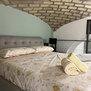 La Rosa Di Colosseo Rome